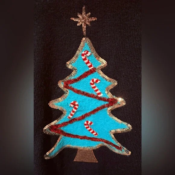 Knit Christmas sweater with leopard printed neck and sleeves - Picture 2 of 9